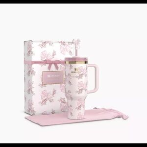 FLASH SALE 🆕 Stanley x LoveShack Fancy Holiday Quencher 40oz (Rosa Beaux Pink)